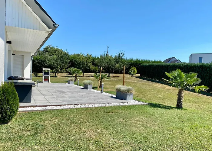 Maison Et Son Jardin